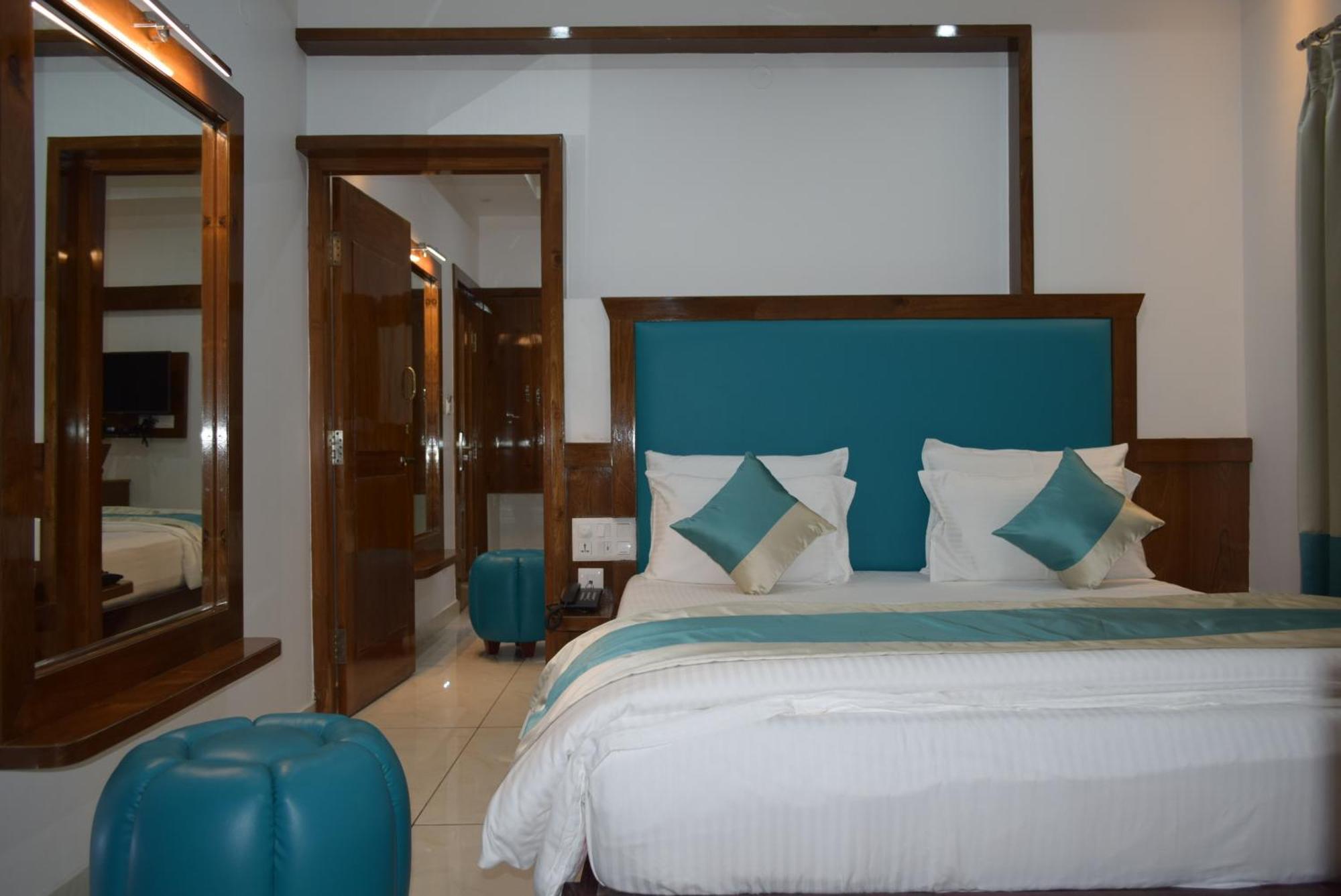 Hotel Lok Sagar Mysore Exteriör bild