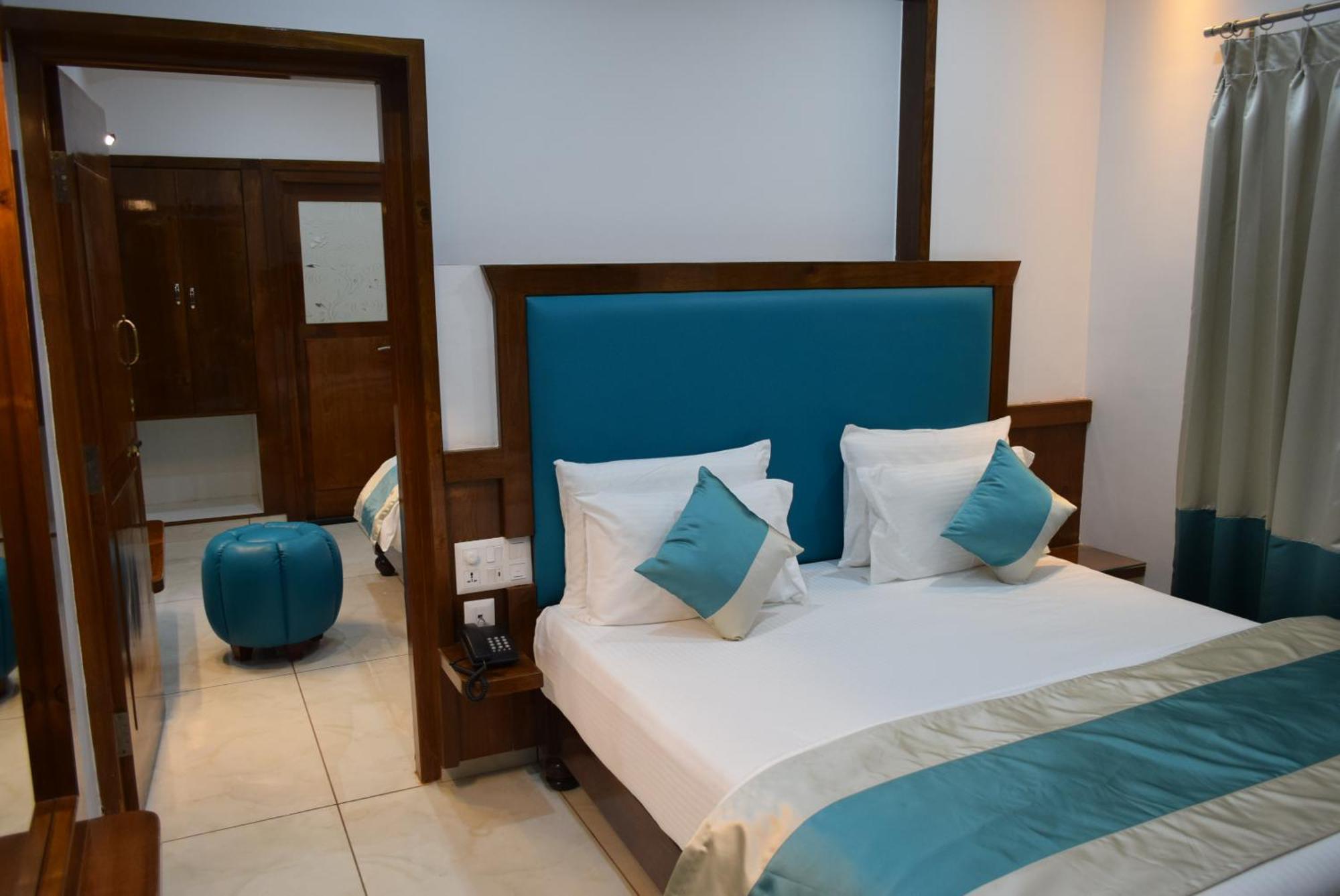 Hotel Lok Sagar Mysore Exteriör bild
