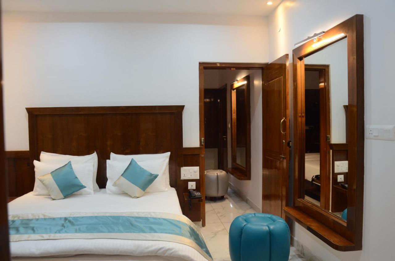 Hotel Lok Sagar Mysore Exteriör bild
