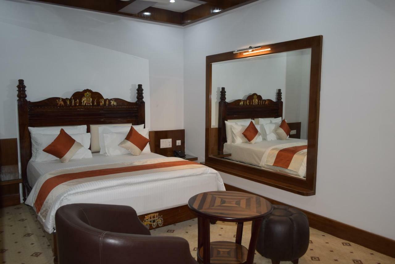 Hotel Lok Sagar Mysore Exteriör bild
