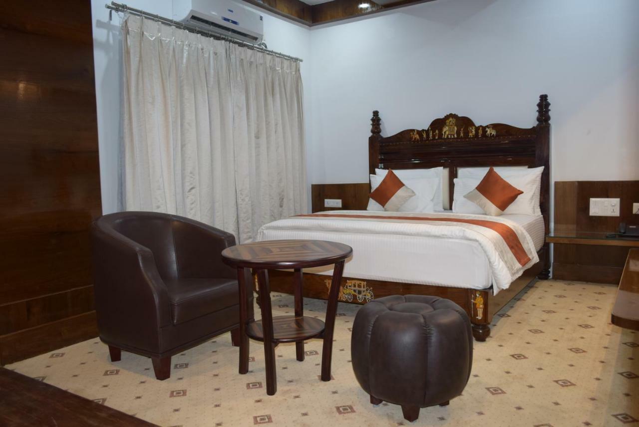 Hotel Lok Sagar Mysore Exteriör bild