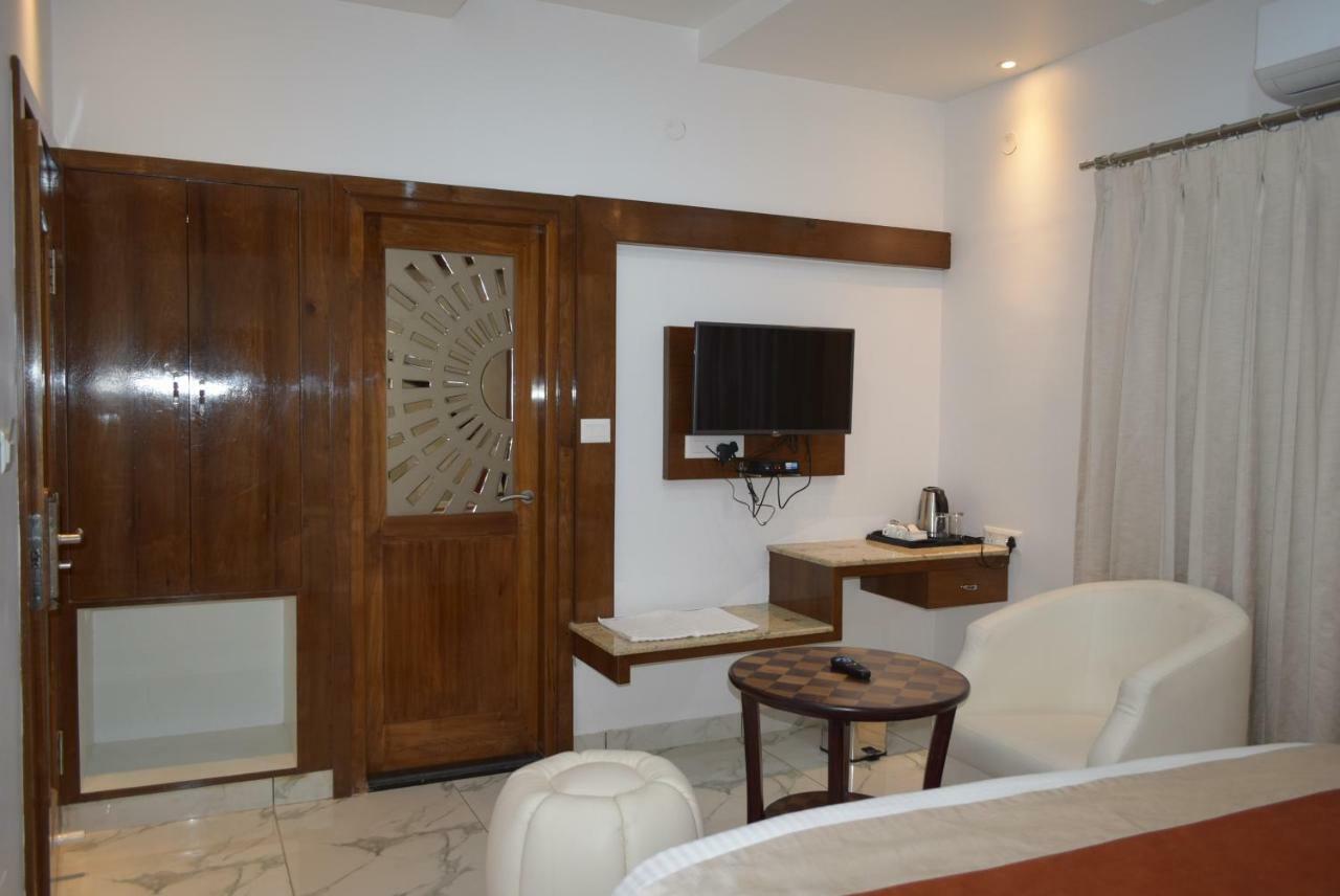 Hotel Lok Sagar Mysore Exteriör bild