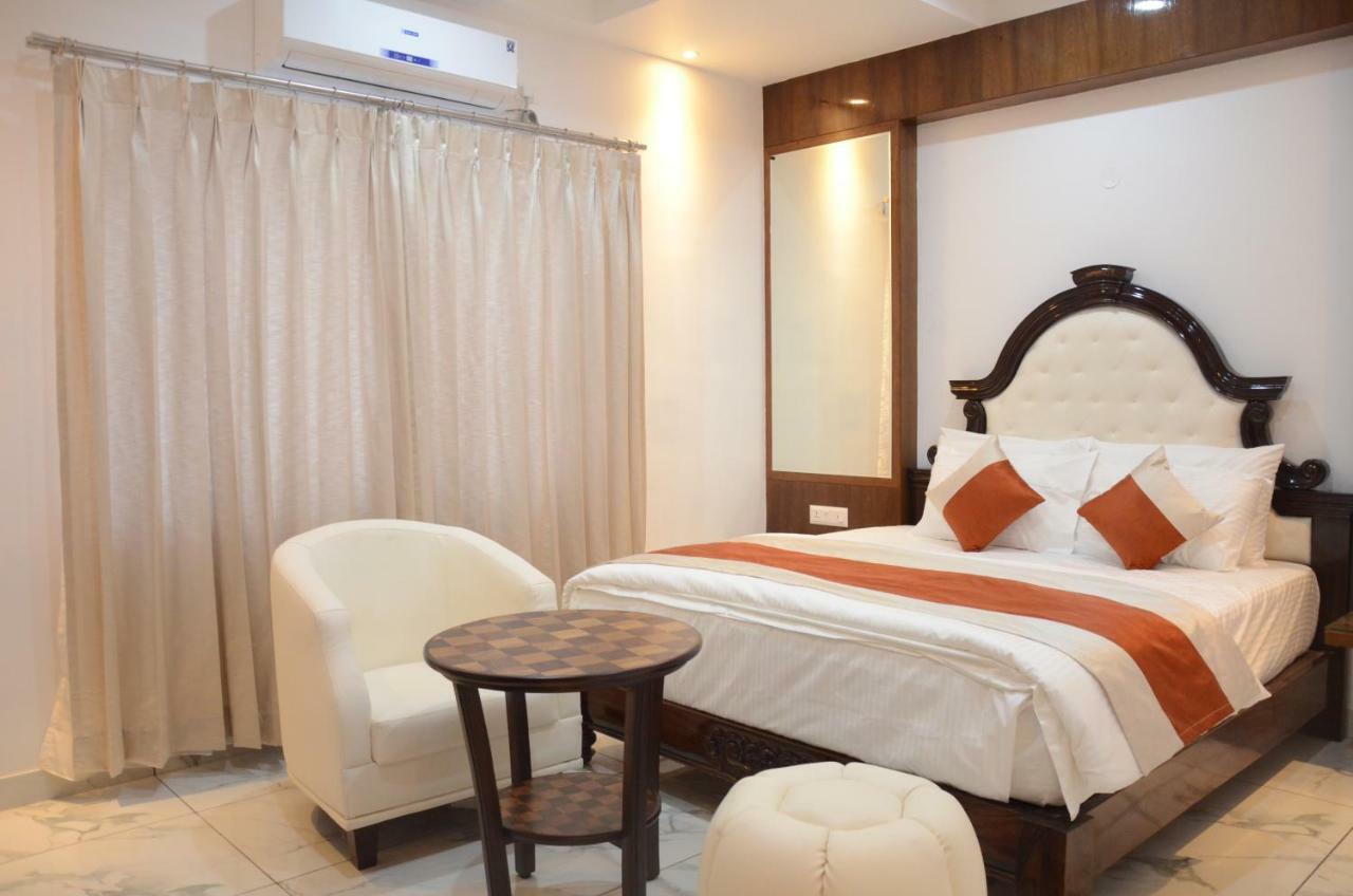 Hotel Lok Sagar Mysore Exteriör bild